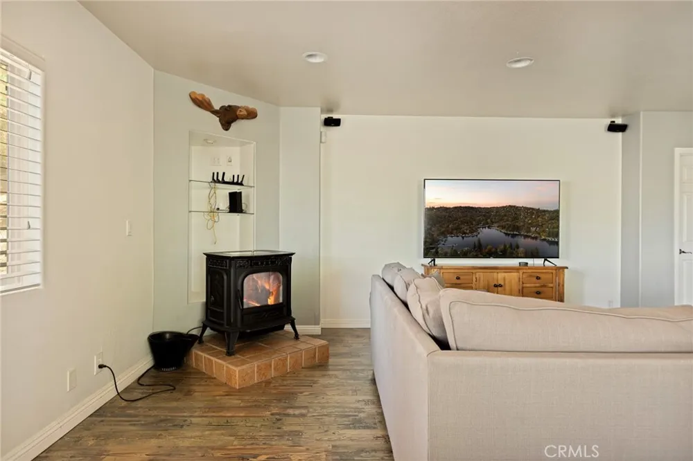 30080 Pixie Running Springs, CA 92382