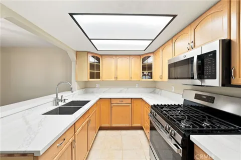 600 Central Avenue #305