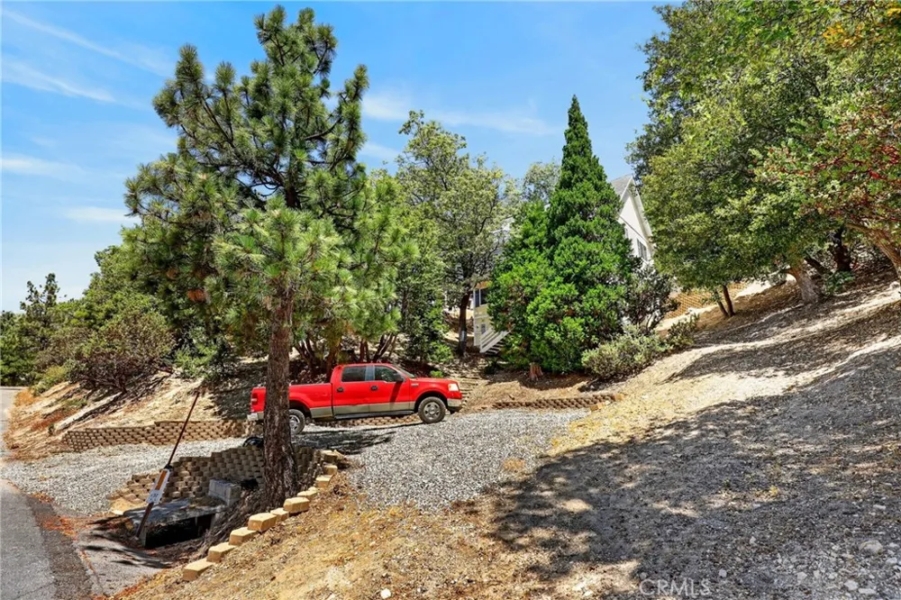 1127 Yukon Lake Arrowhead, CA 92352