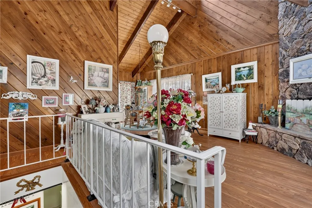 1127 Yukon Lake Arrowhead, CA 92352