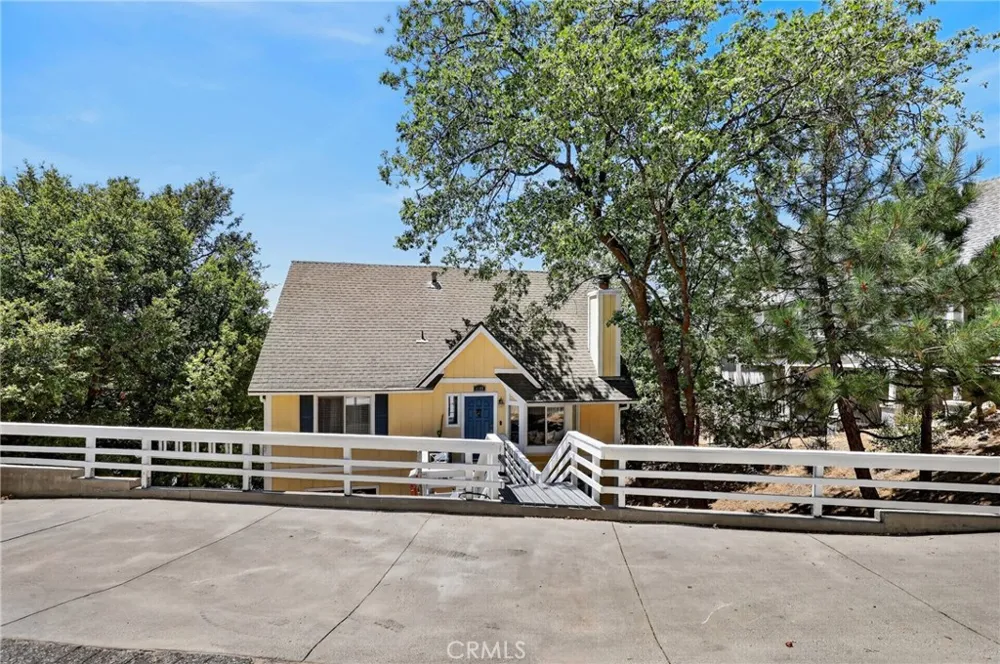 1127 Yukon Lake Arrowhead, CA 92352