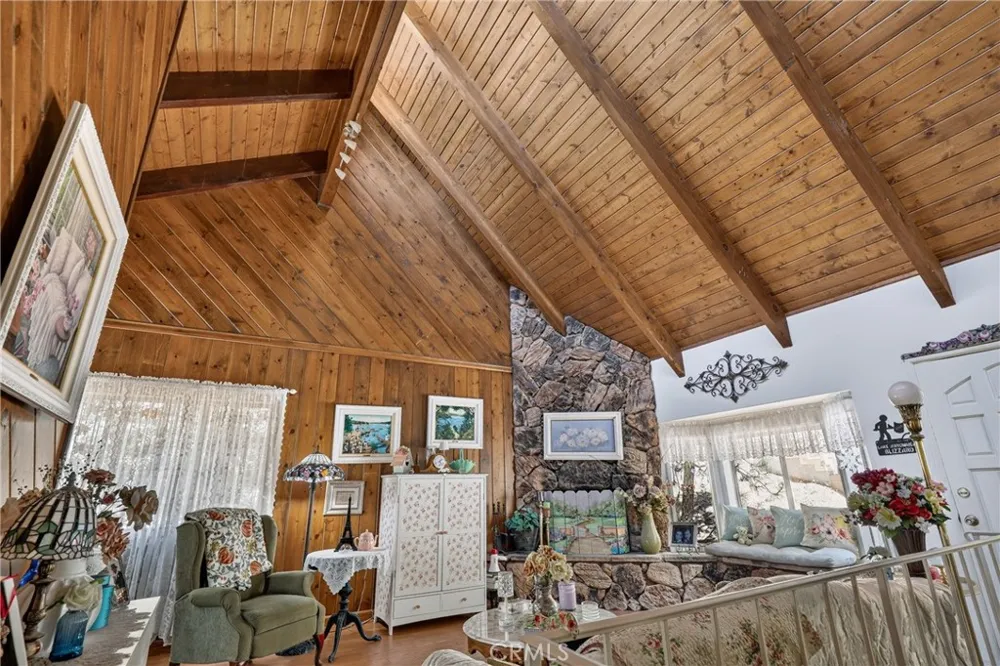 1127 Yukon Lake Arrowhead, CA 92352