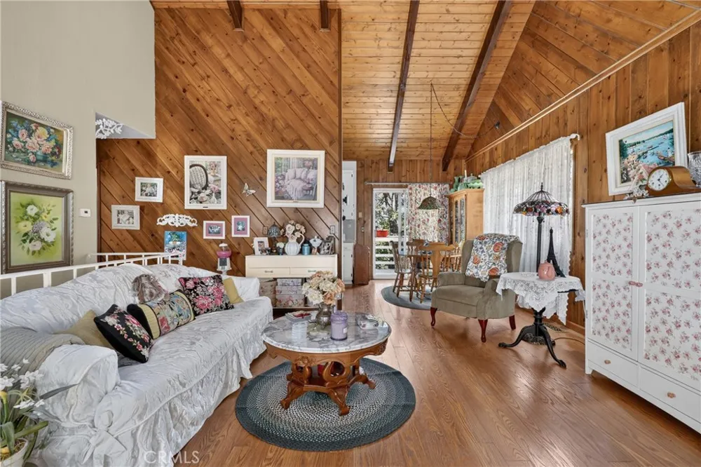 1127 Yukon Lake Arrowhead, CA 92352