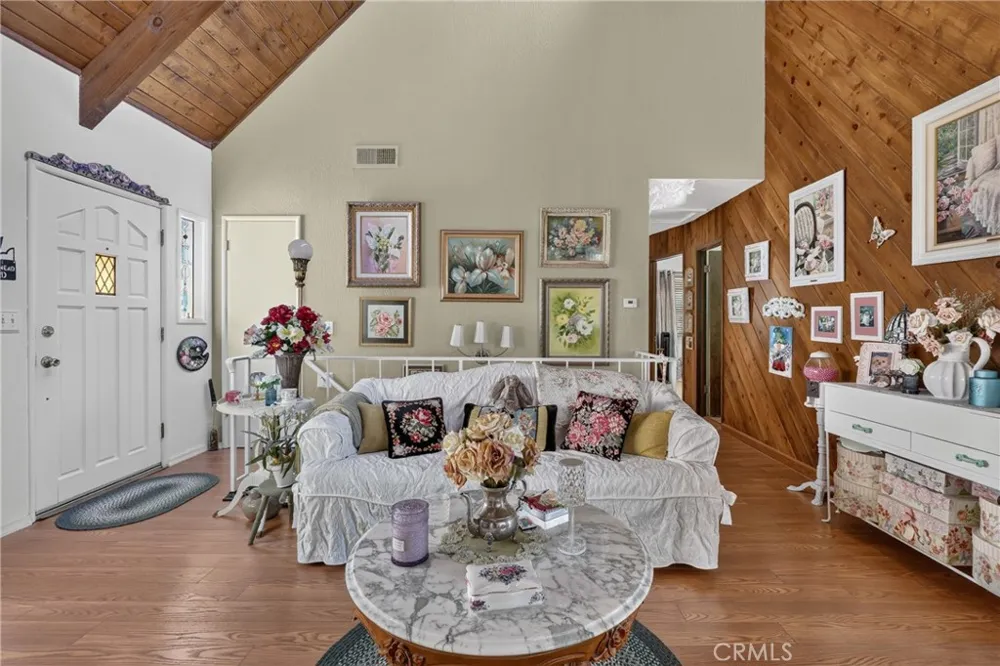 1127 Yukon Lake Arrowhead, CA 92352