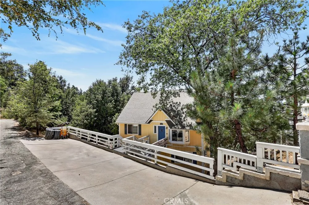 1127 Yukon Lake Arrowhead, CA 92352