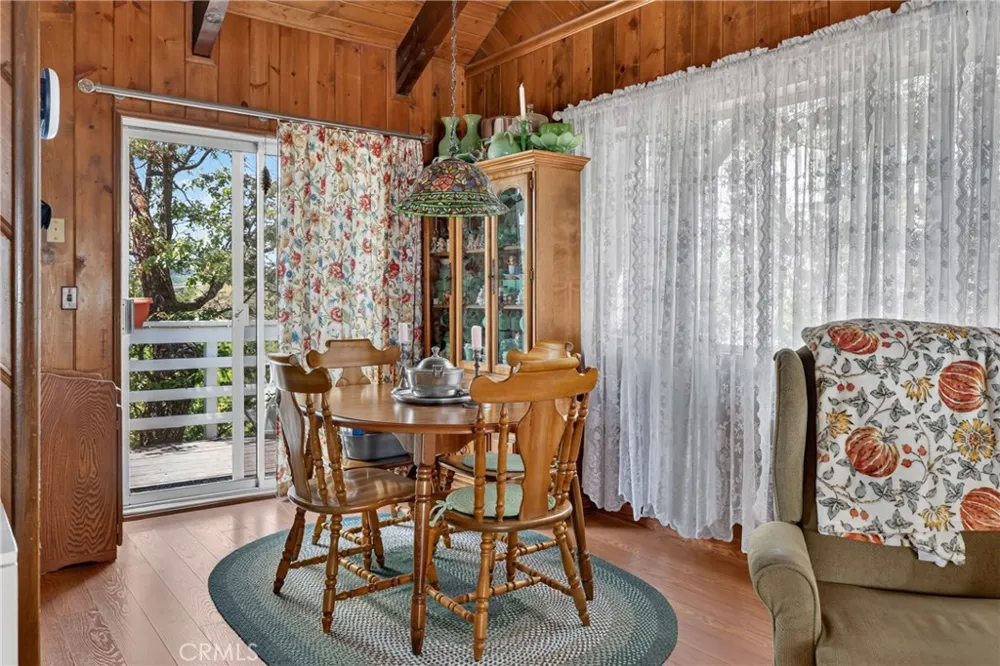1127 Yukon Lake Arrowhead, CA 92352