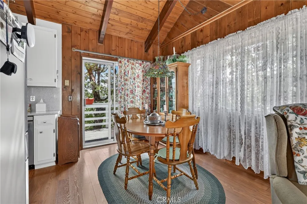 1127 Yukon Lake Arrowhead, CA 92352