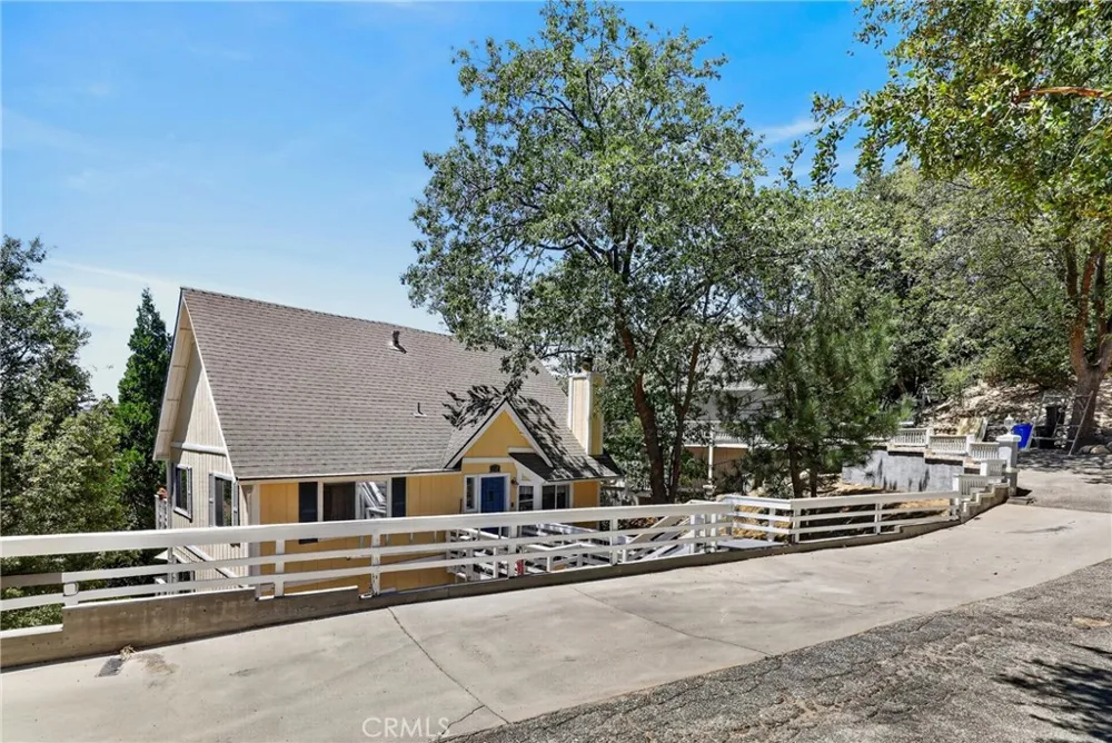 1127 Yukon Lake Arrowhead, CA 92352