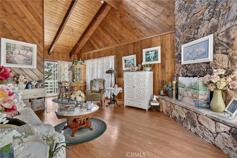 1127 Yukon Lake Arrowhead, CA 92352