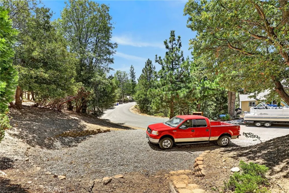 1127 Yukon Lake Arrowhead, CA 92352
