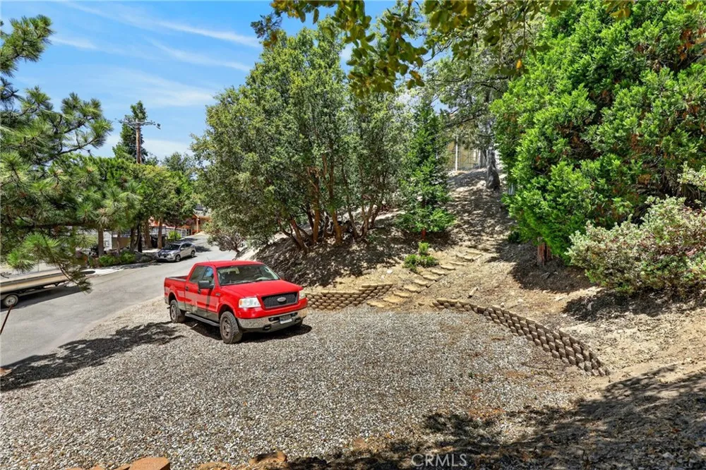 1127 Yukon Lake Arrowhead, CA 92352