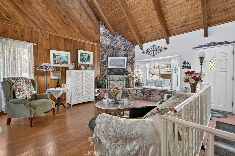 1127 Yukon Lake Arrowhead, CA 92352