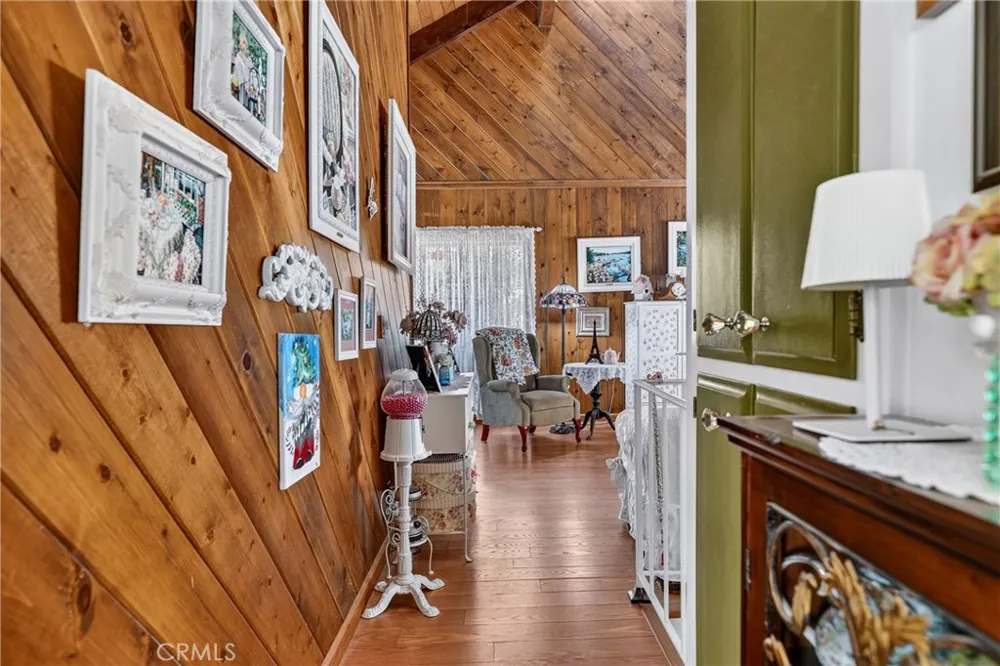 1127 Yukon Lake Arrowhead, CA 92352