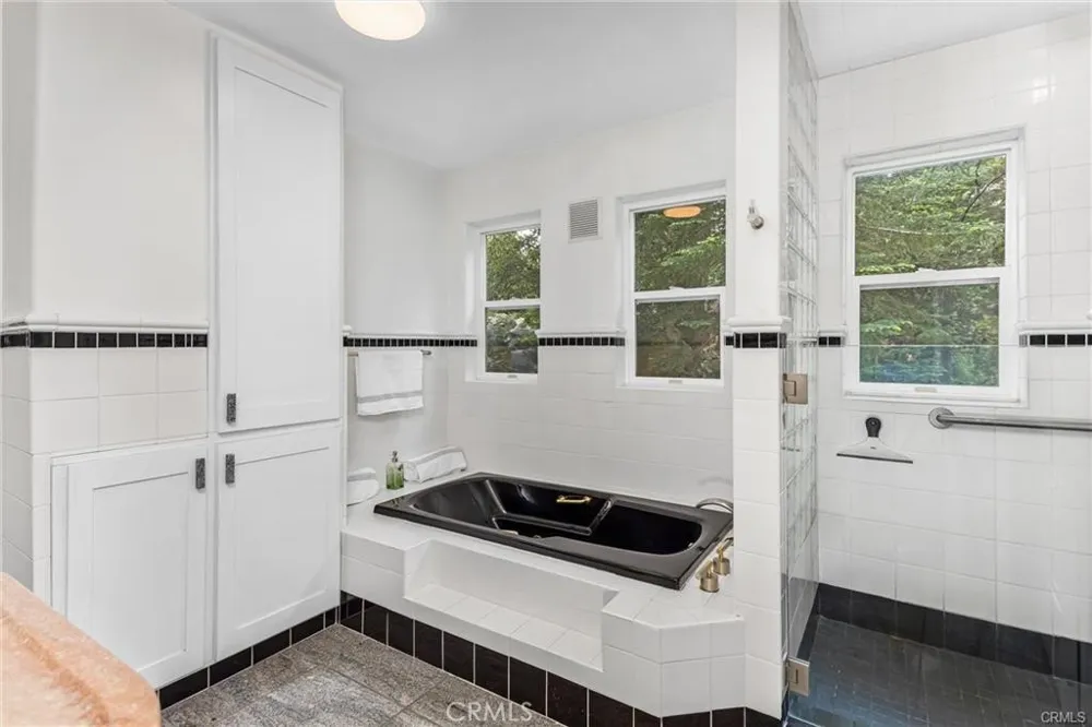6130 Spruce Angelus Oaks, CA 92305