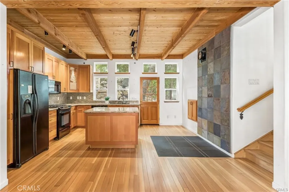 6130 Spruce Angelus Oaks, CA 92305