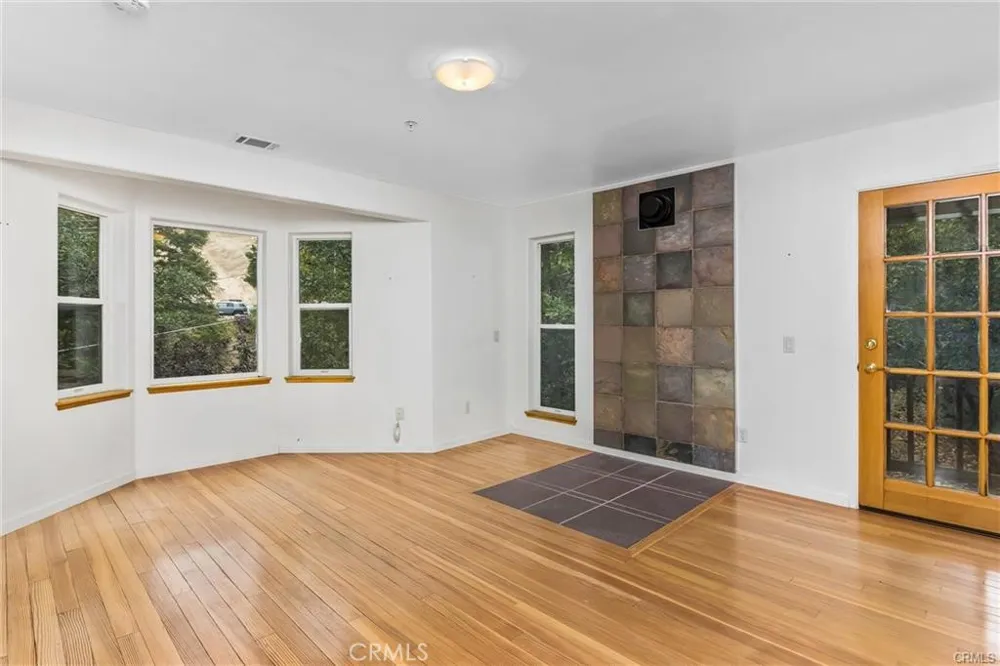 6130 Spruce Angelus Oaks, CA 92305