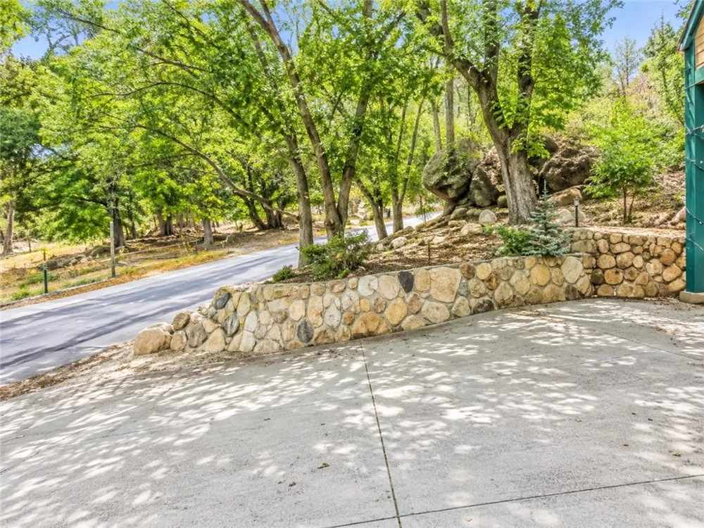6130 Spruce Angelus Oaks, CA 92305