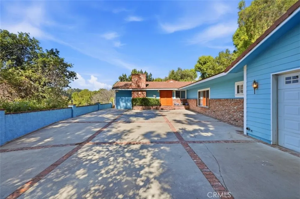 21264 E Terry Covina, CA 91724