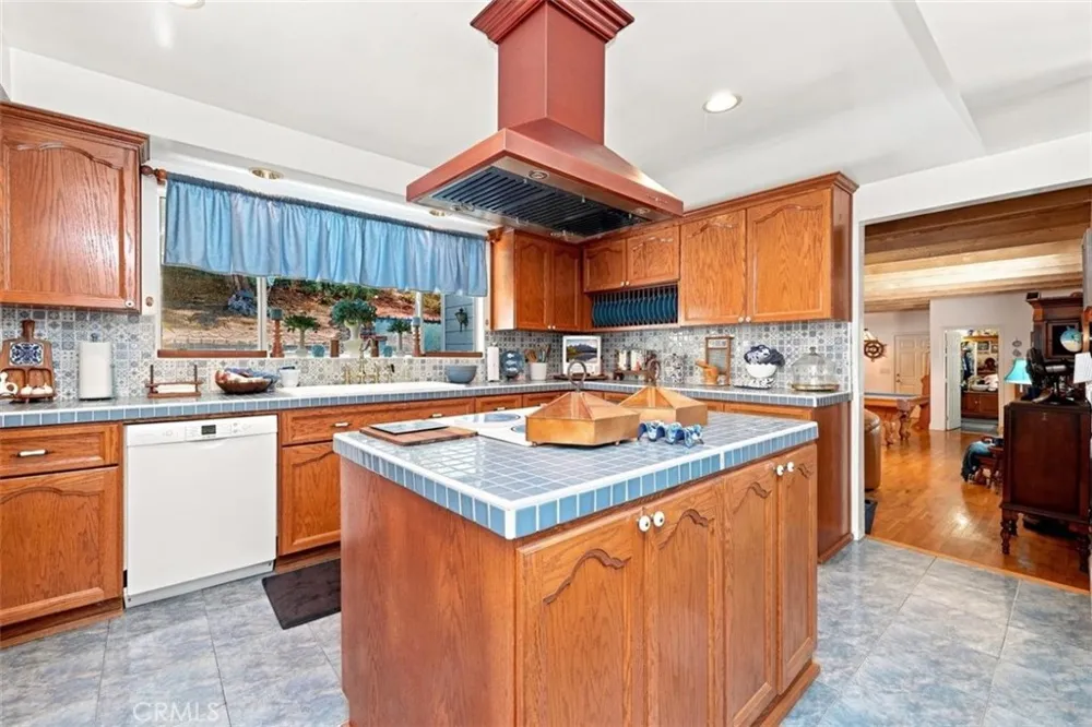 21264 E Terry Covina, CA 91724