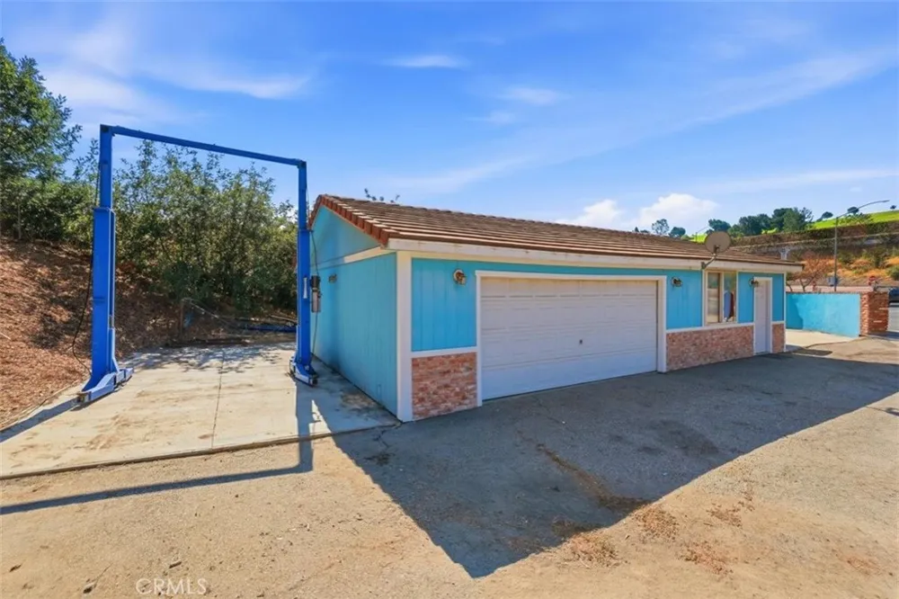 21264 E Terry Covina, CA 91724