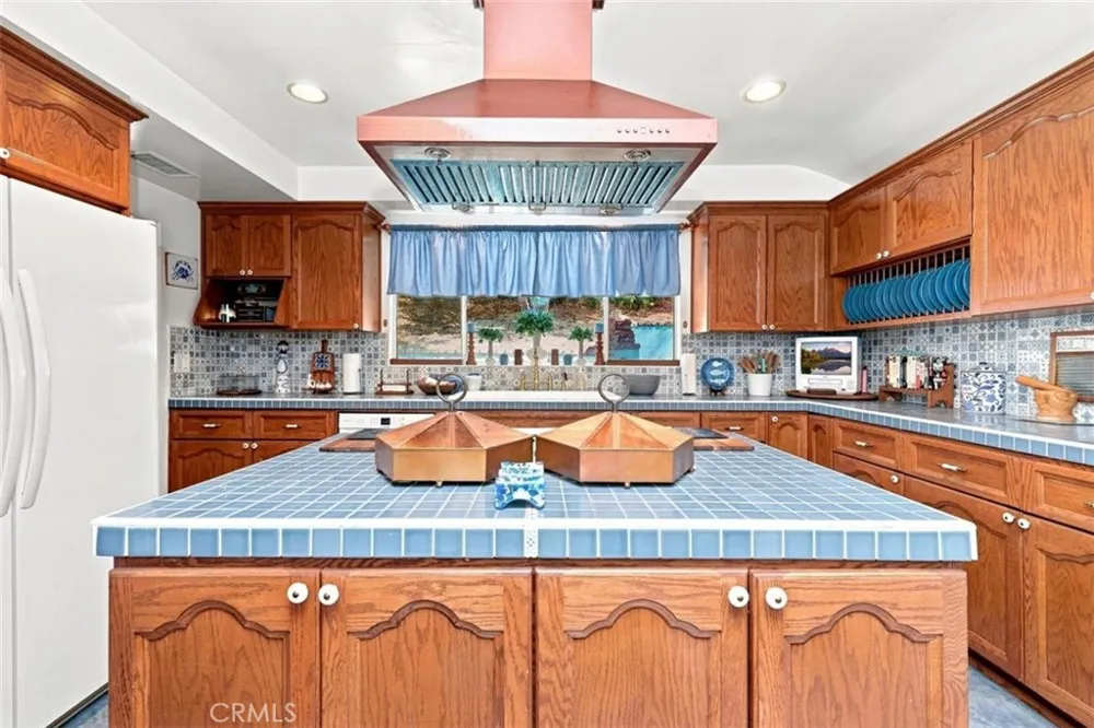 21264 E Terry Covina, CA 91724