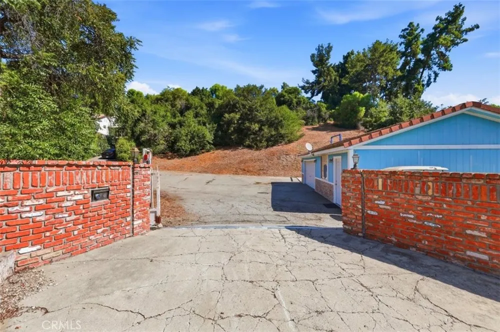 21264 E Terry Covina, CA 91724