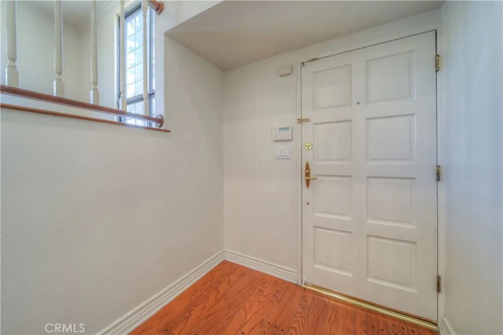 18100 Burbank #14 Tarzana, CA 91356