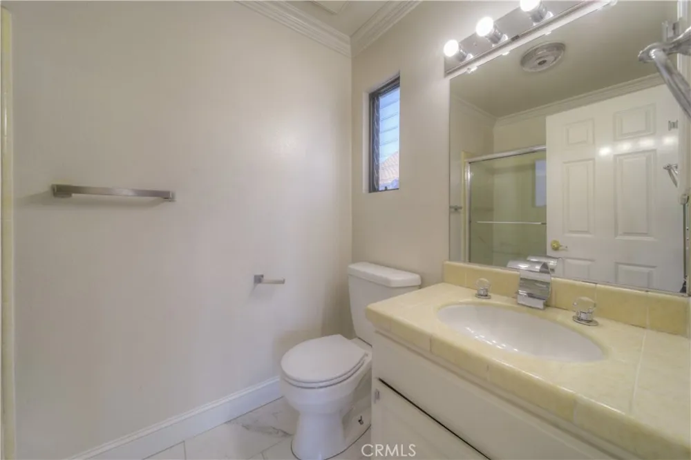 18100 Burbank #14 Tarzana, CA 91356