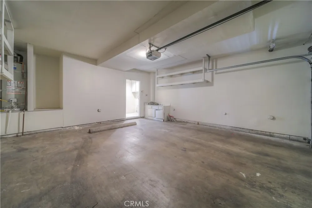18100 Burbank #14 Tarzana, CA 91356