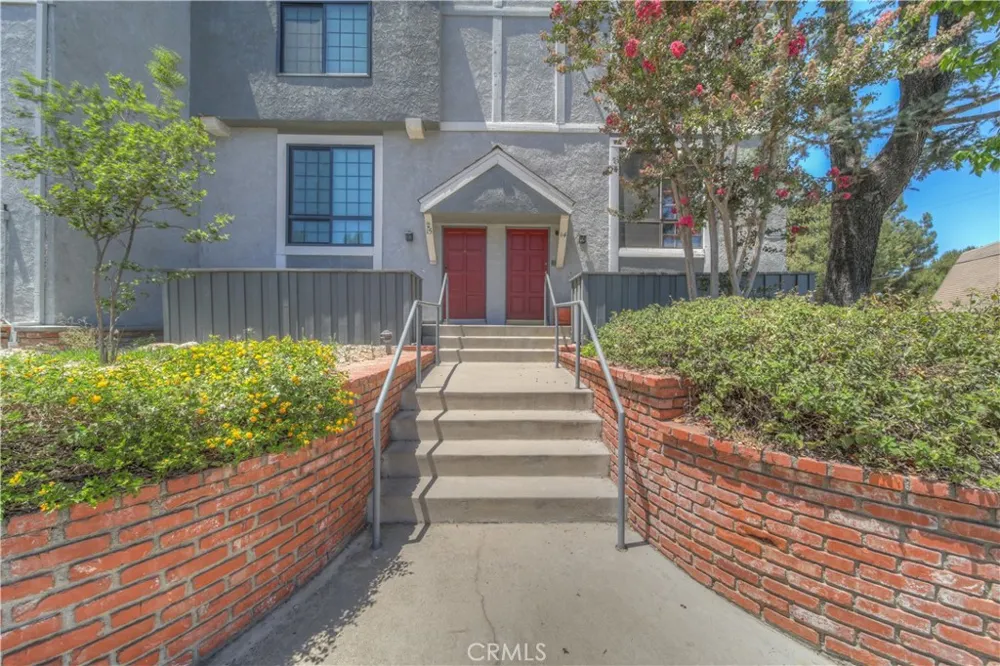 18100 Burbank #14 Tarzana, CA 91356