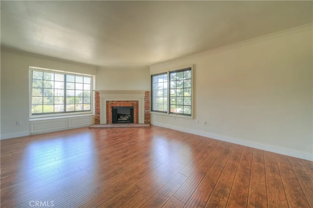 18100 Burbank #14 Tarzana, CA 91356