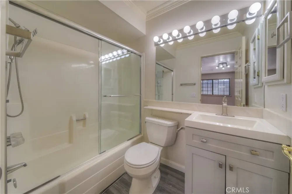 18100 Burbank #14 Tarzana, CA 91356