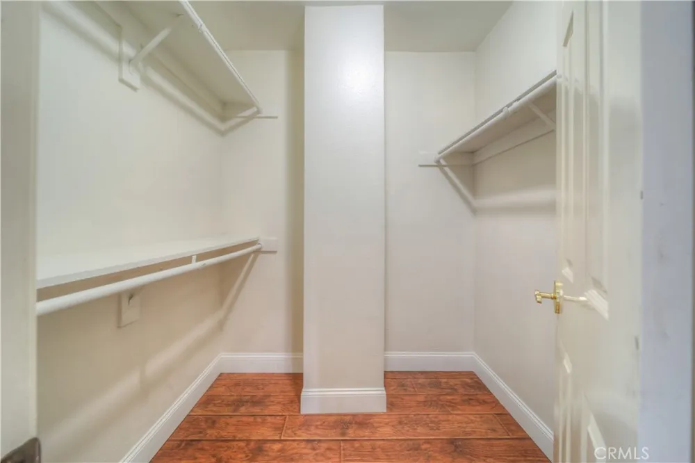 18100 Burbank #14 Tarzana, CA 91356