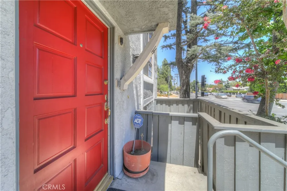 18100 Burbank #14 Tarzana, CA 91356
