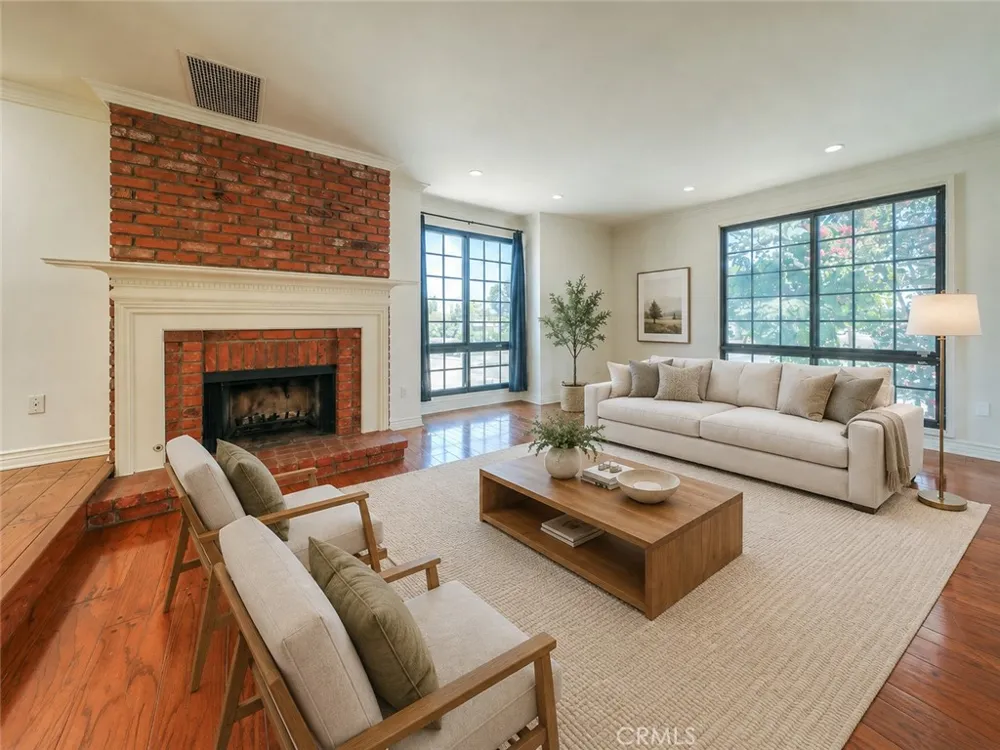 18100 Burbank #14 Tarzana, CA 91356