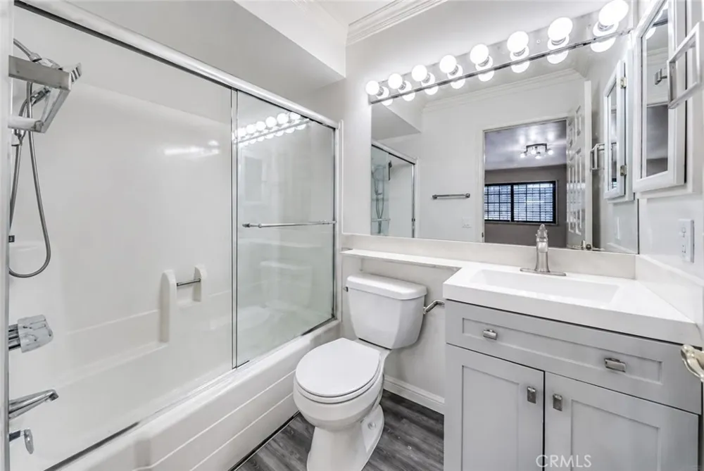 18100 Burbank #14 Tarzana, CA 91356