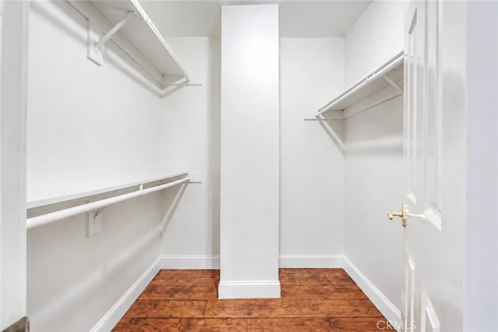 18100 Burbank #14 Tarzana, CA 91356
