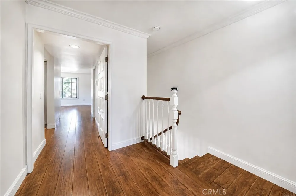 18100 Burbank #14 Tarzana, CA 91356