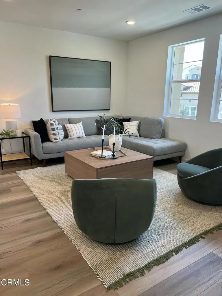 533 Via Vallarta Camarillo, CA 93012