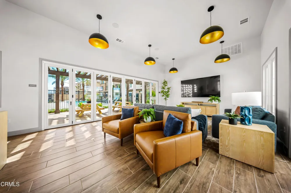 533 Via Vallarta Camarillo, CA 93012
