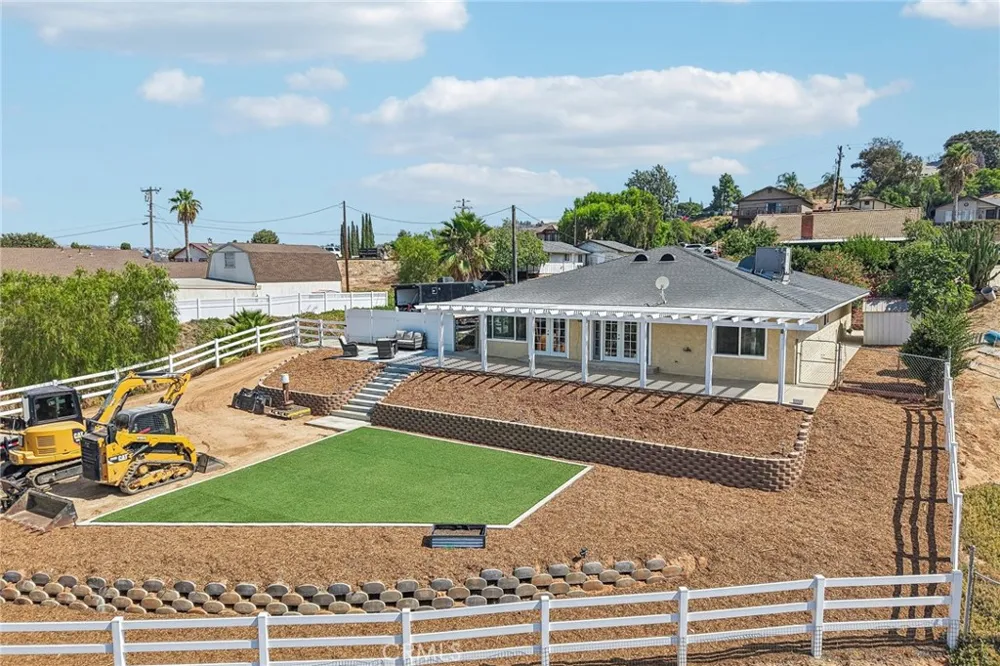 14342 Laurel Riverside, CA 92503