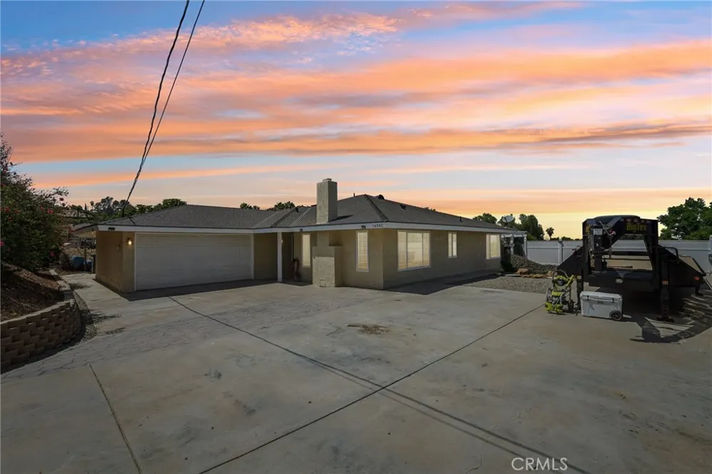 14342 Laurel Riverside, CA 92503