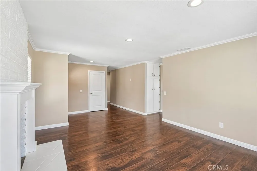 14342 Laurel Riverside, CA 92503