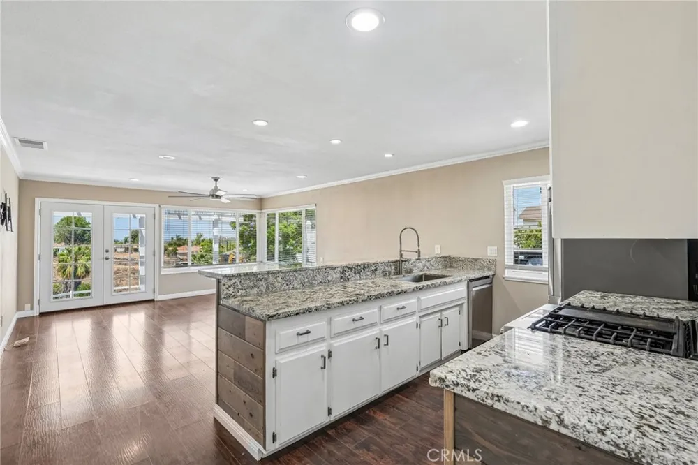 14342 Laurel Riverside, CA 92503