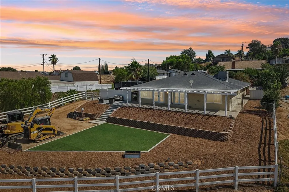 14342 Laurel Riverside, CA 92503