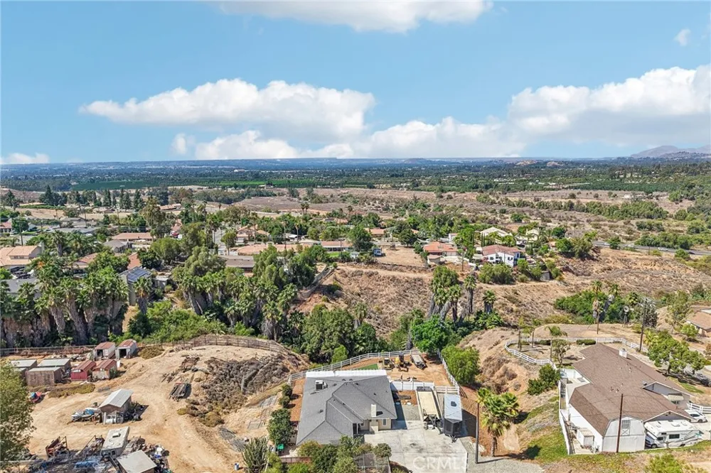 14342 Laurel Riverside, CA 92503