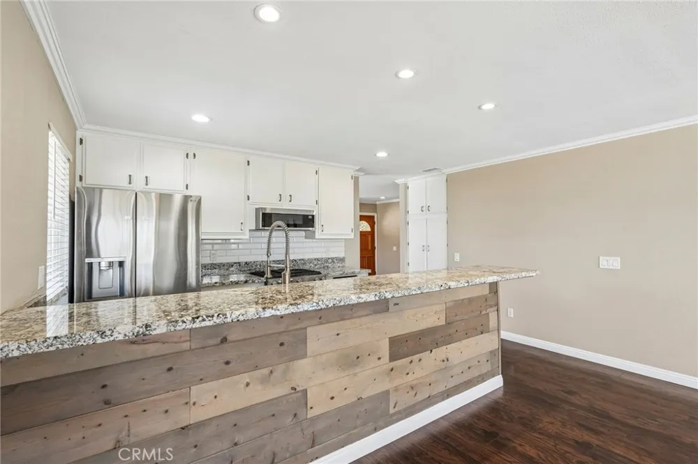 14342 Laurel Riverside, CA 92503
