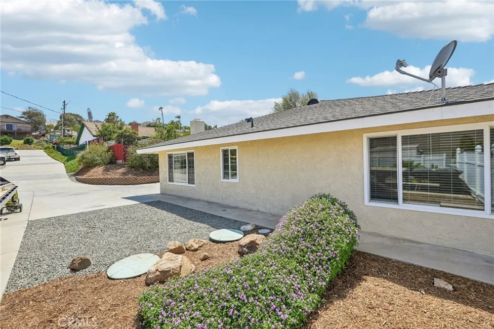 14342 Laurel Riverside, CA 92503