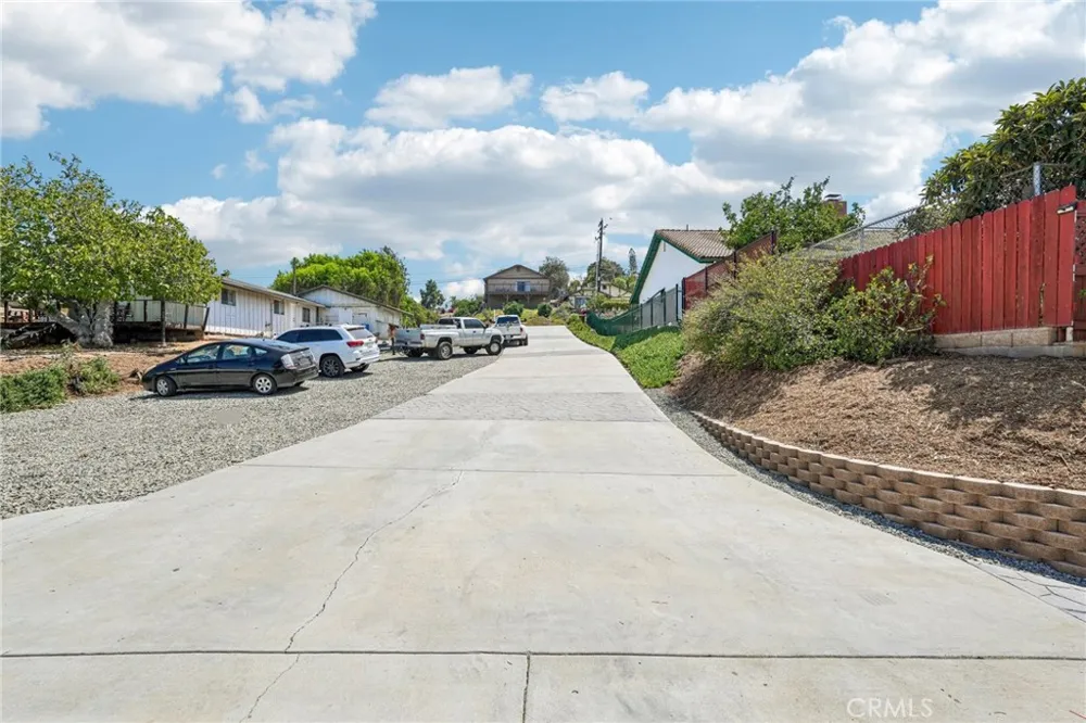 14342 Laurel Riverside, CA 92503