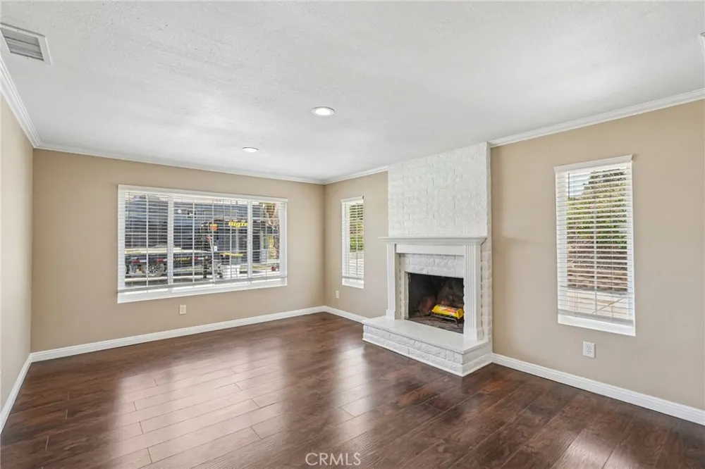 14342 Laurel Riverside, CA 92503